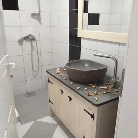 Sumska Idila מלון *